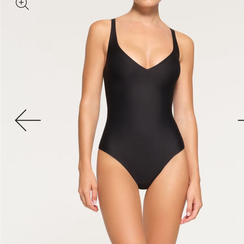 NWT SKIMS BODY PLUNGE BODYSUIT THONG STYLE VARIOUS SIZES